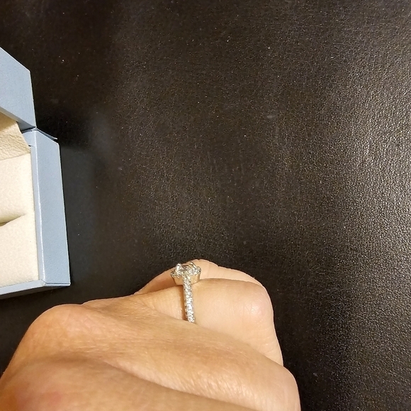 Ladies CZ sterling ring - Picture 7 of 8